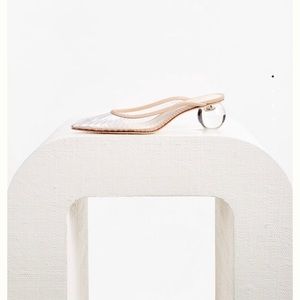 Beautiful cult gaia mules, current season! They are size 39.5